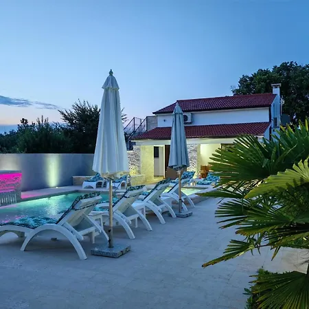 Holiday home Mit Privatpool Fuer 10 Personen Ca 150 Qm In Pomer, Istrien Istrische Riviera