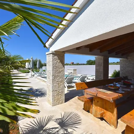 Mit Privatpool Fuer 10 Personen Ca 150 Qm In Pomer, Istrien Istrische Riviera *