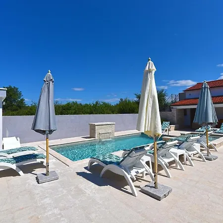 Mit Privatpool Fuer 10 Personen Ca 150 Qm In Pomer, Istrien Istrische Riviera * Pomer