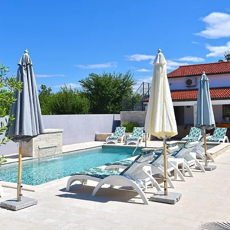 Mit Privatpool Fuer 10 Personen Ca 150 Qm In Pomer, Istrien Istrische Riviera