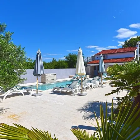 Mit Privatpool Fuer 10 Personen Ca 150 Qm In Pomer, Istrien Istrische Riviera *