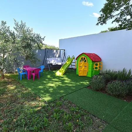 Mit Privatpool Fuer 10 Personen Ca 150 Qm In Pomer, Istrien Istrische Riviera *